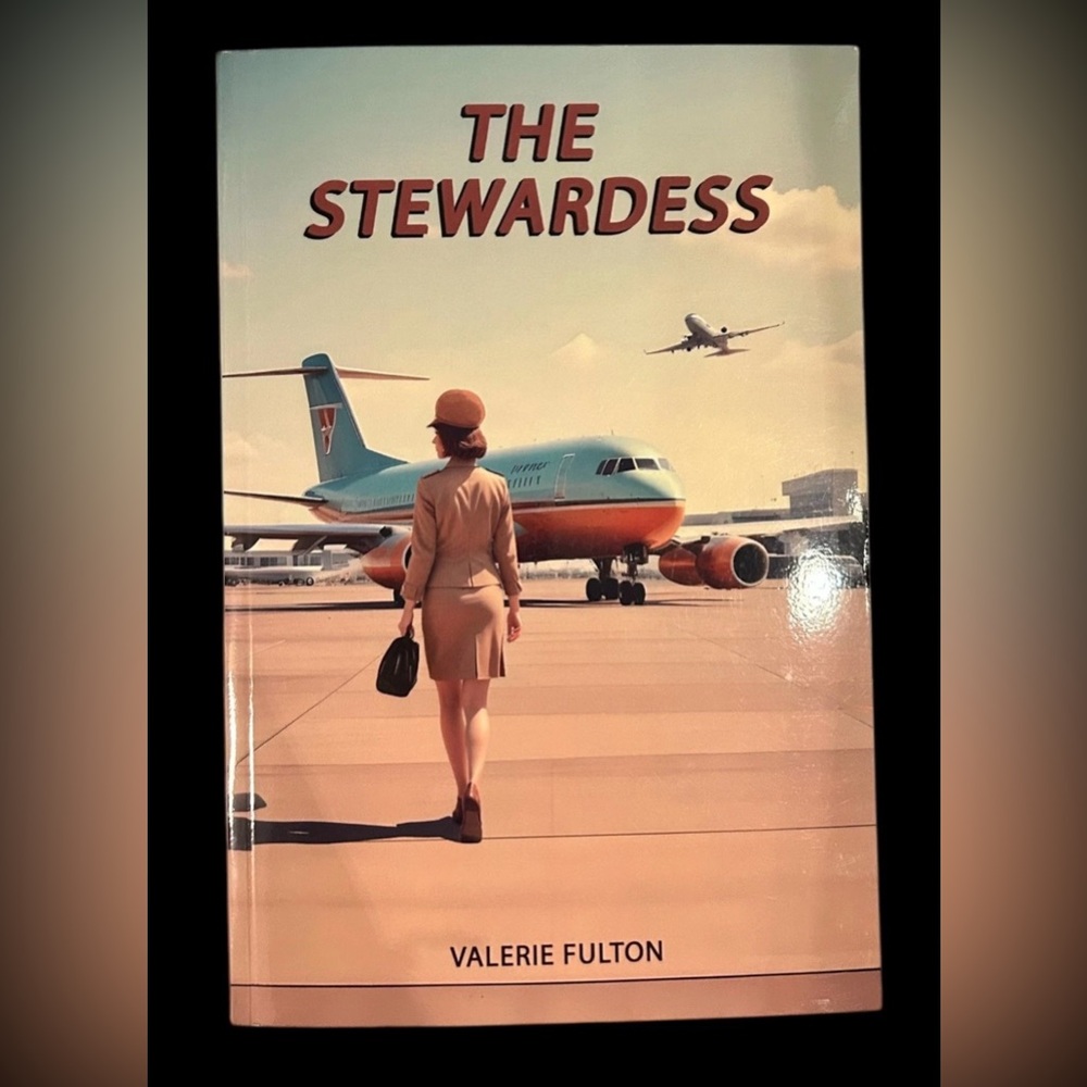 ✨ The Stewardess by Valerie Fulton
Paperback English✨